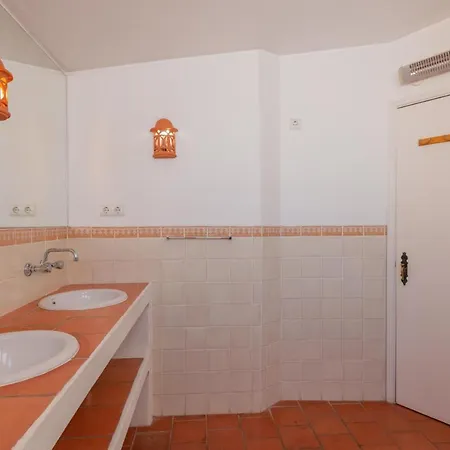 Oura Family House בית נופש אלבופיירה
