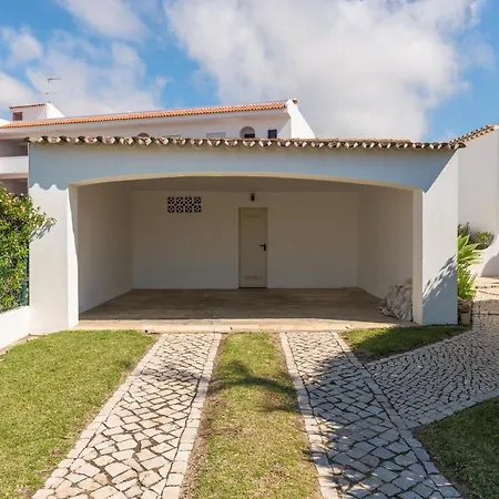 בית נופש Oura Family House *