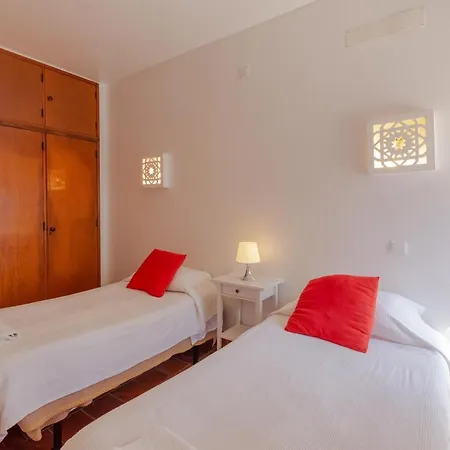 Oura Family House * אלבופיירה