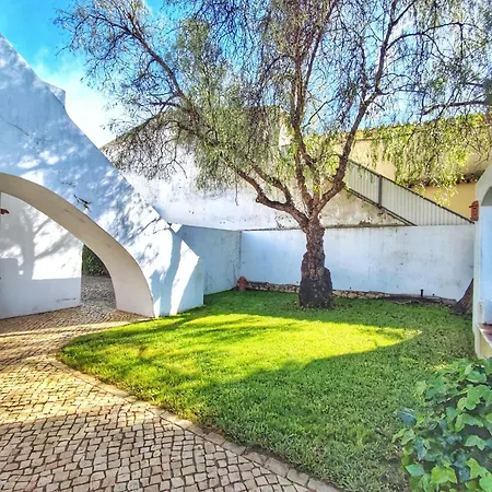 Oura Family House בית נופש אלבופיירה