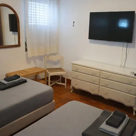 Semesterbostad Oura Family House