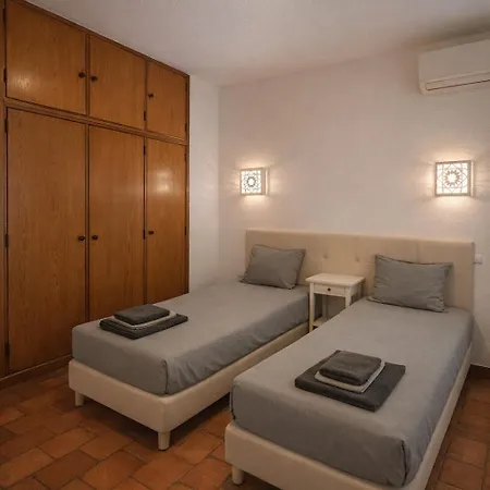 Oura Family House Semesterbostad