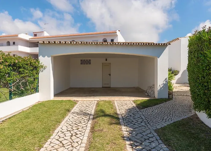 Nyaraló Oura Family House *