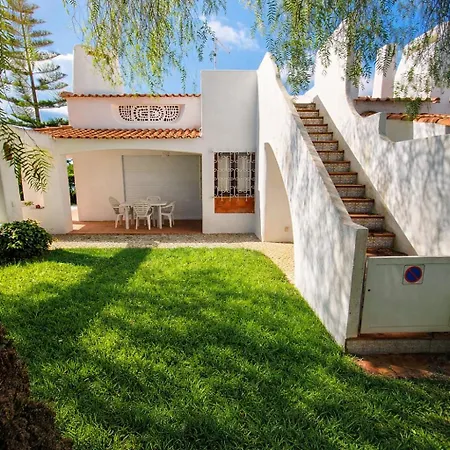 Oura Family House *