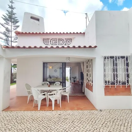 Oura Family House Vakantiehuis